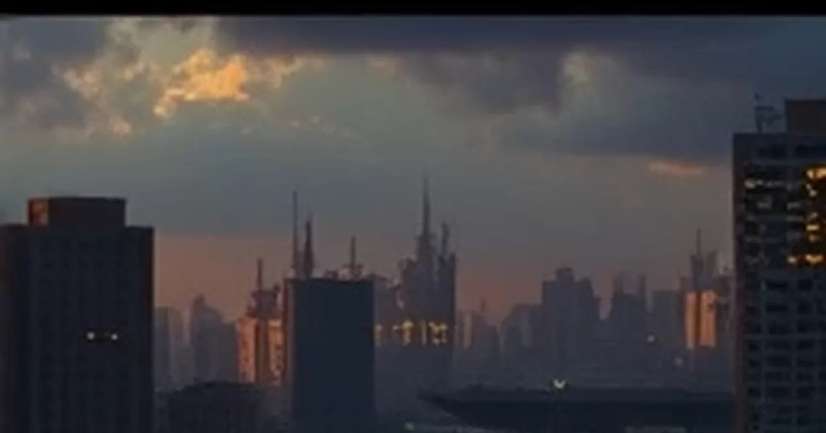 国产高清在线首页横版主推画面：深青色界面中排列着剧目卡片与播放进度条